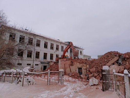 Саров Школу №13 ломают - 03.jpg